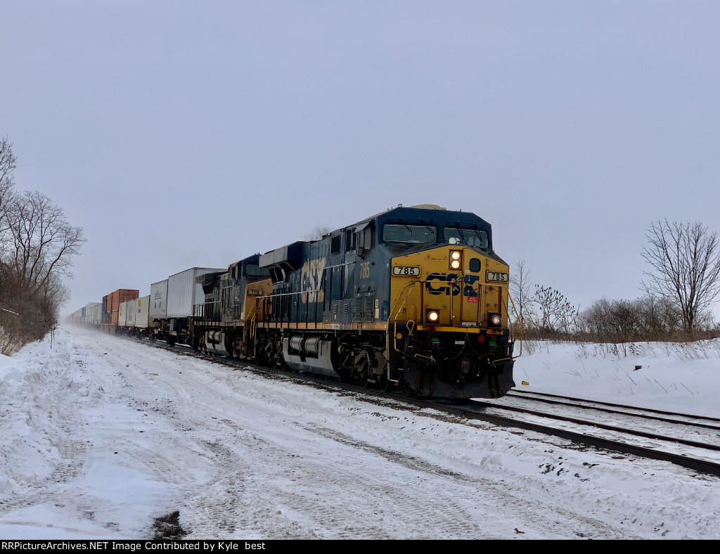 CSX 785 on I017